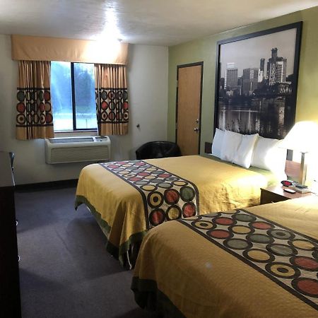 Super 8 By Wyndham Salem Hotel Exterior foto