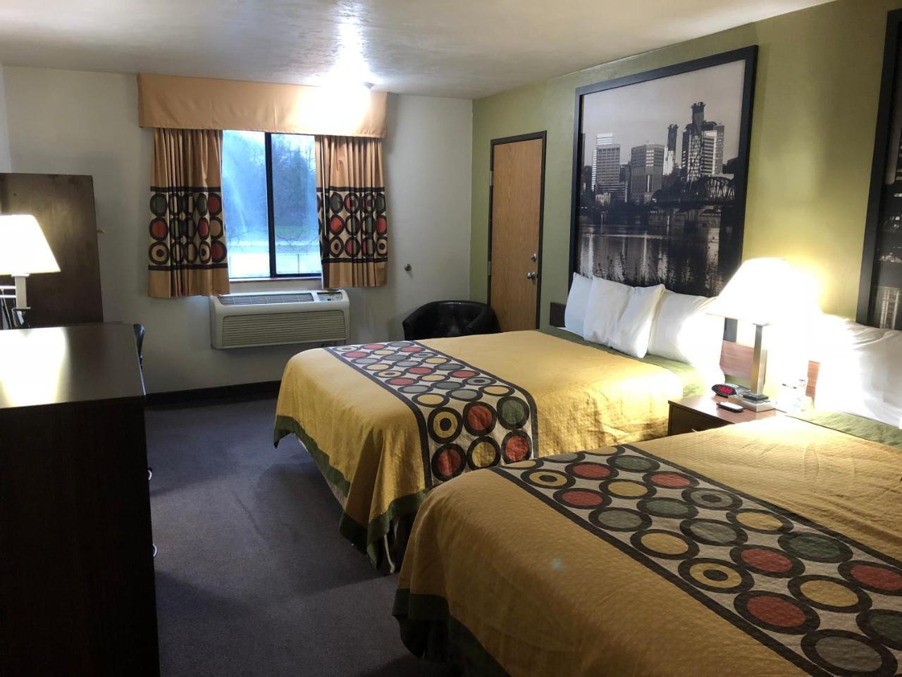 Super 8 By Wyndham Salem Hotel Exterior foto