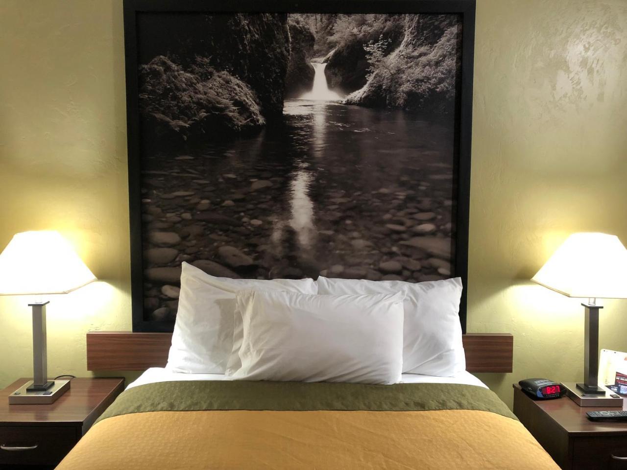 Super 8 By Wyndham Salem Hotel Exterior foto
