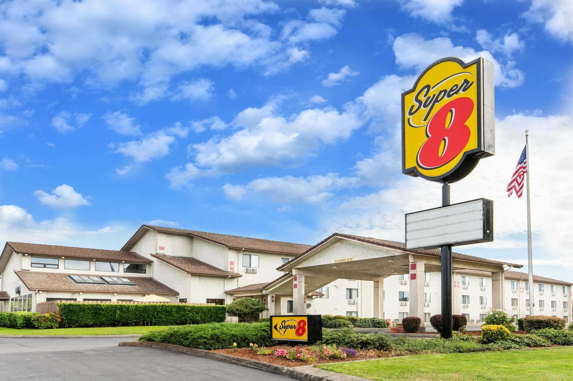 Super 8 By Wyndham Salem Hotel Exterior foto