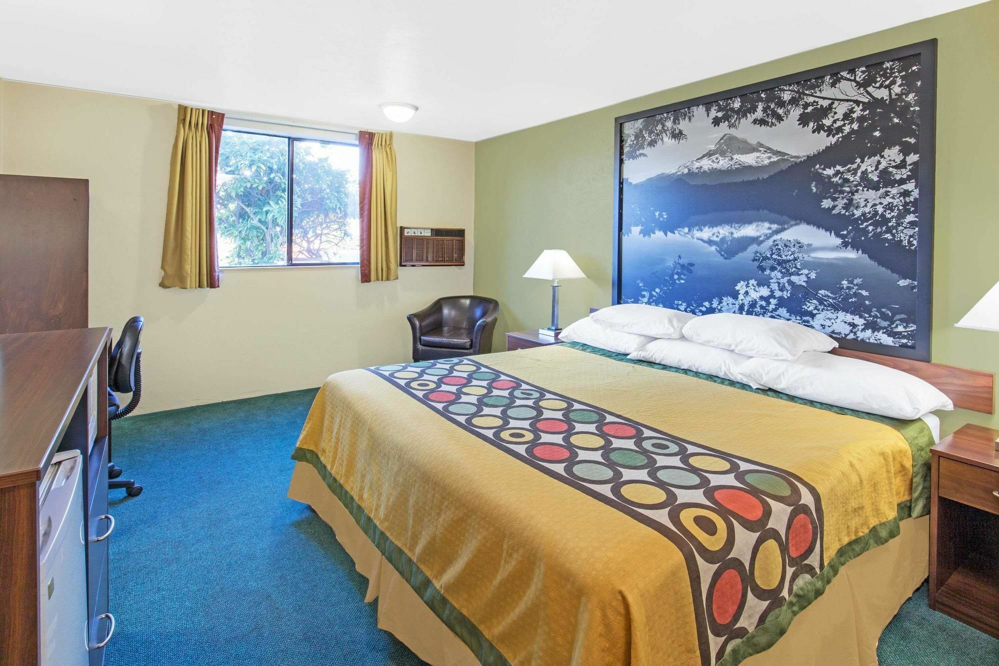 Super 8 By Wyndham Salem Hotel Exterior foto