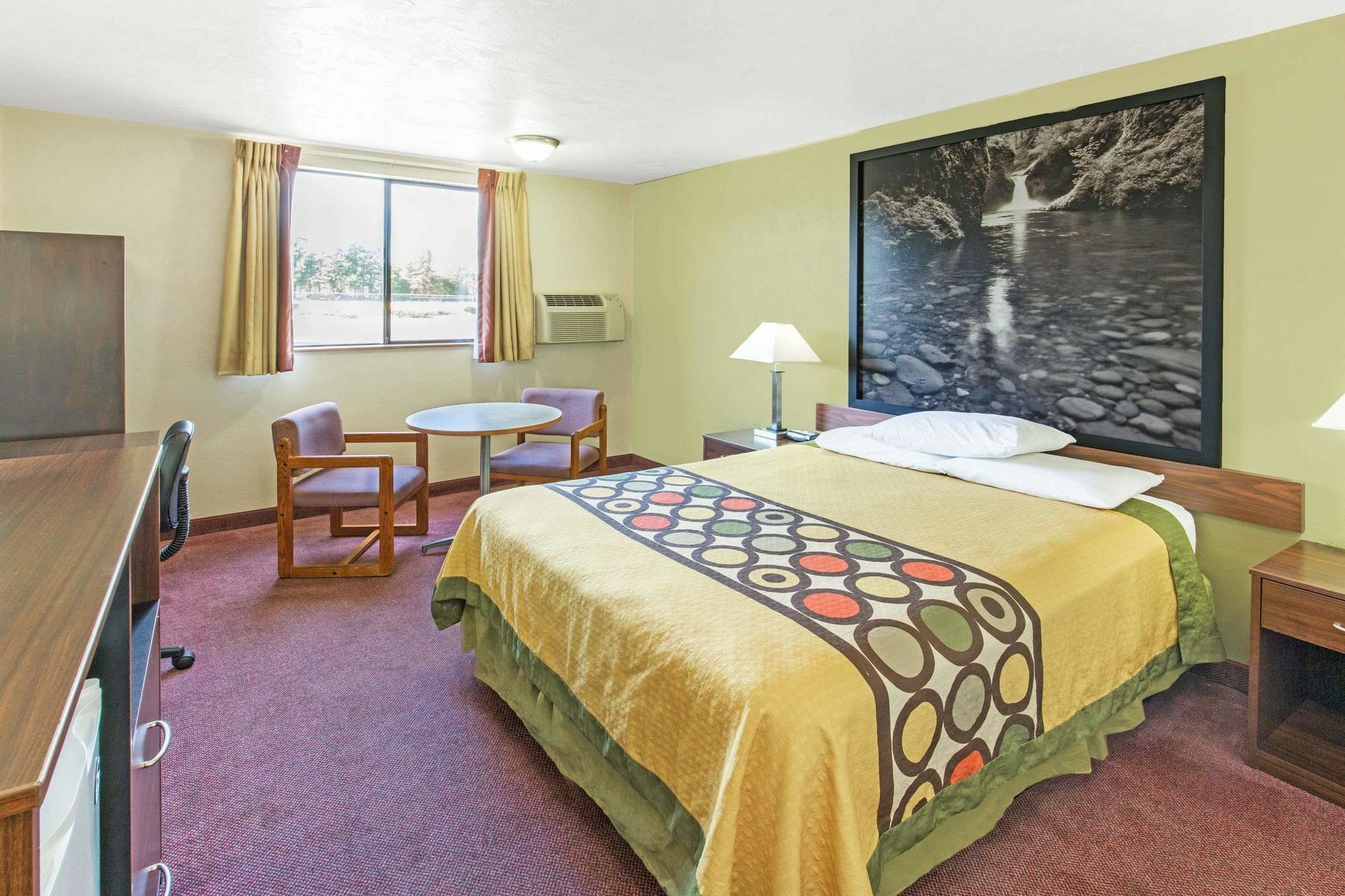 Super 8 By Wyndham Salem Hotel Exterior foto